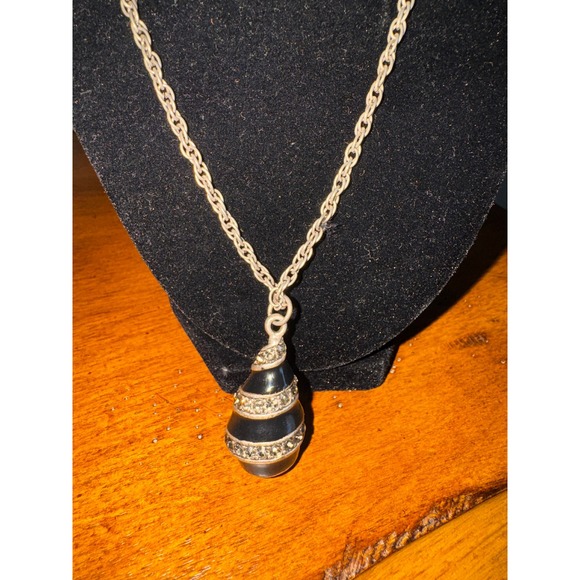 Silver Tone Rope Chain Necklace‎ Black Teardrop Pendant Rhinestone Accents - Picture 2 of 8